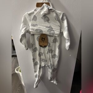 NWT Rabbit + Bear organic baby zip up pyjama and hat set